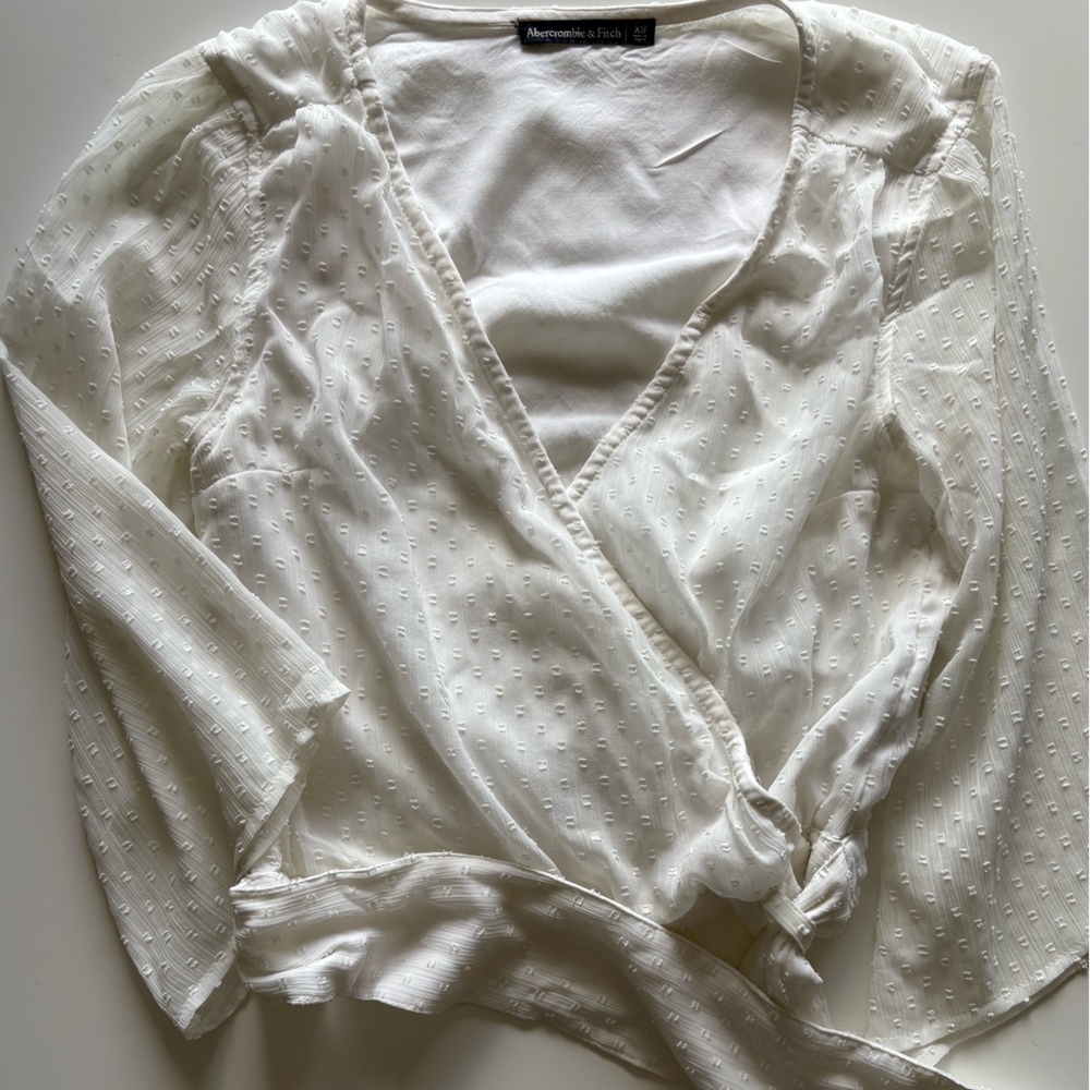 Abercrombie & Fitch Whimsy White V Neck Blouse Size Extra Small (XS)